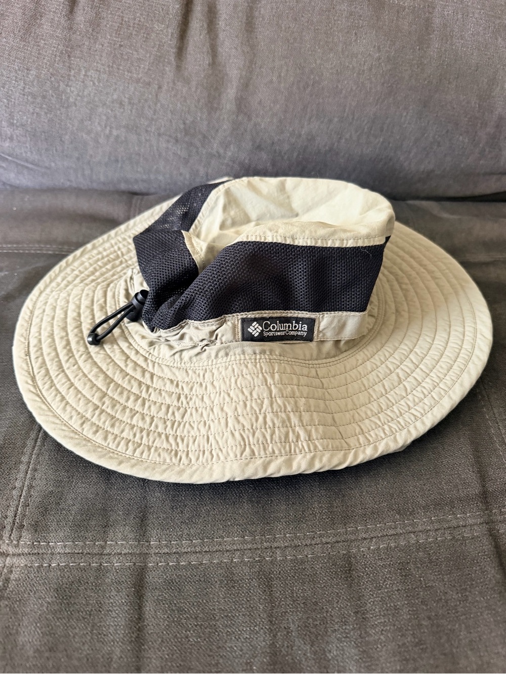Columbia Men’s Beige and Black Sun Hat